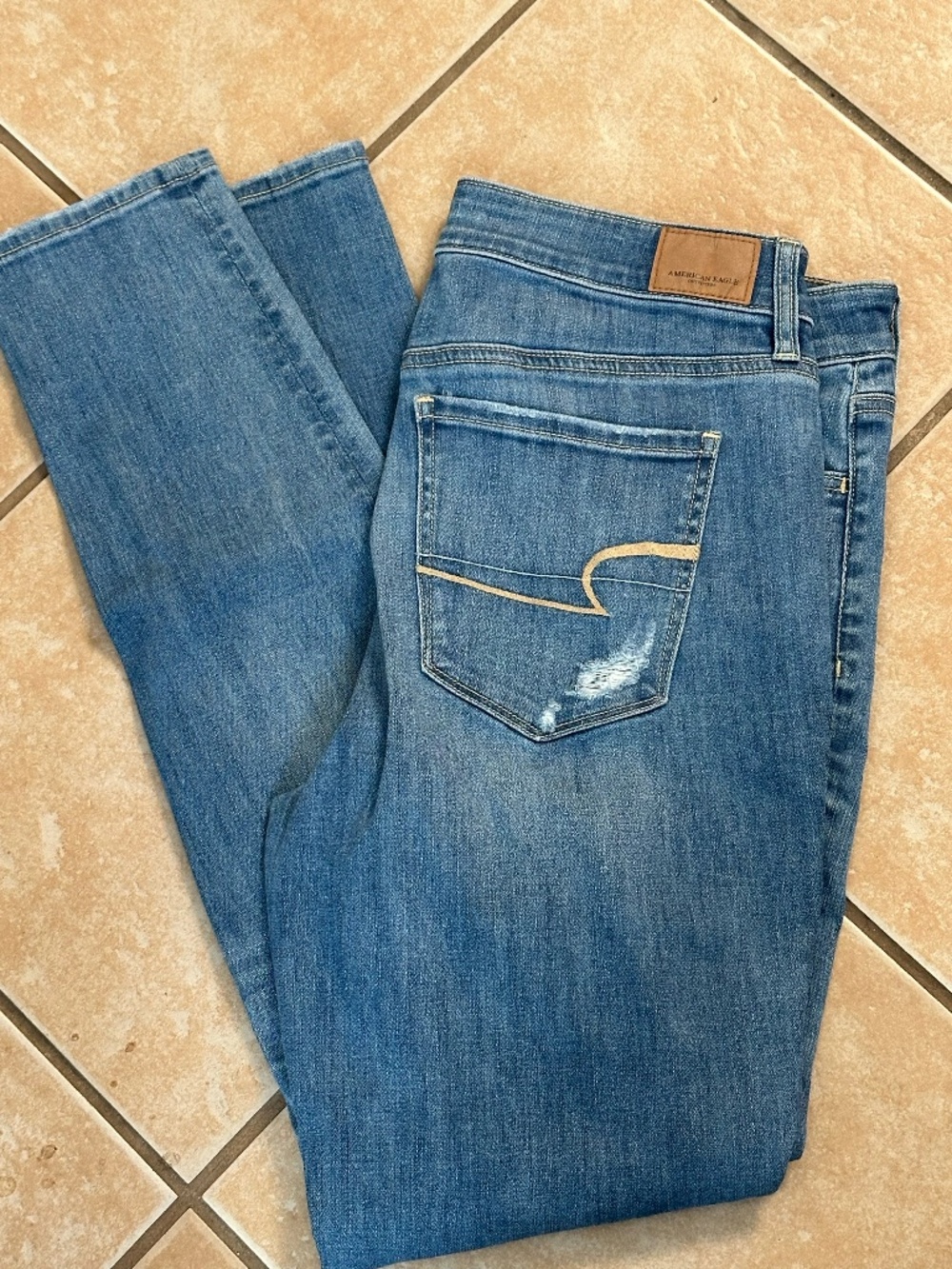 AMERICAN EAGLE JEANS